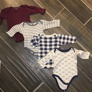 HB Lot of 4 Long Sleep 6-9 months Bodysuits
